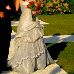 Maggie Sottero gown. Sz 6. Light blue.